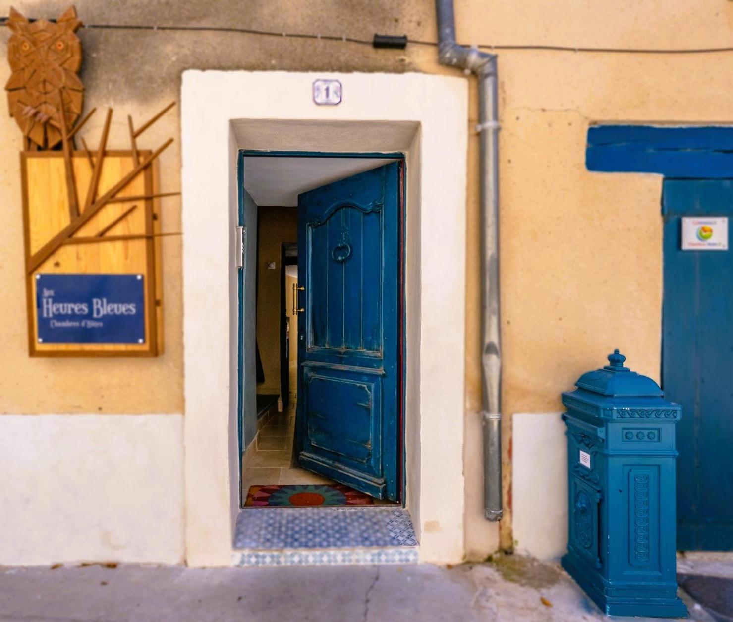 Aux Heures Bleues L'Isle-sur-la-Sorgue Luaran gambar